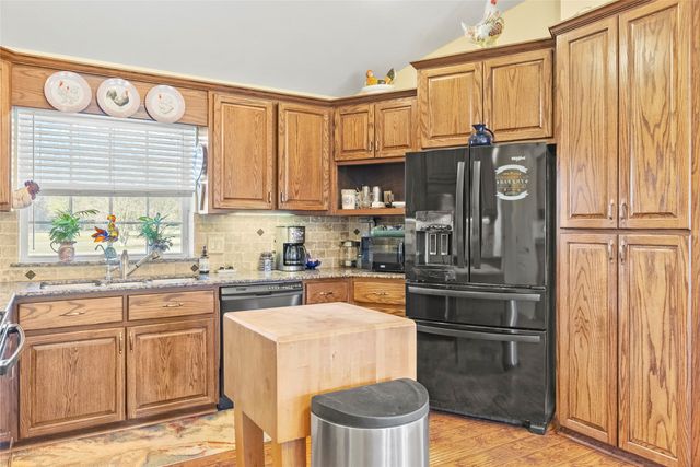 3135 Woodglen Drive, Commerce, TX 75428