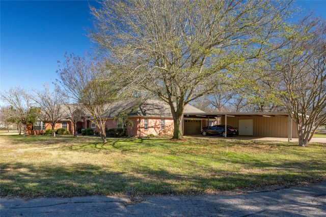 3135 Woodglen Drive, Commerce, TX 75428