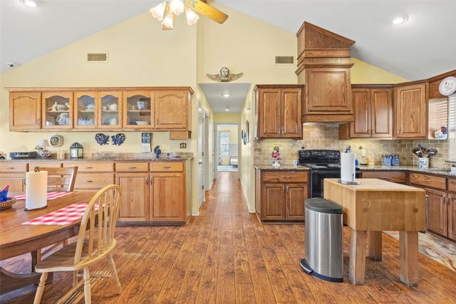 3135 Woodglen Drive, Commerce, TX 75428