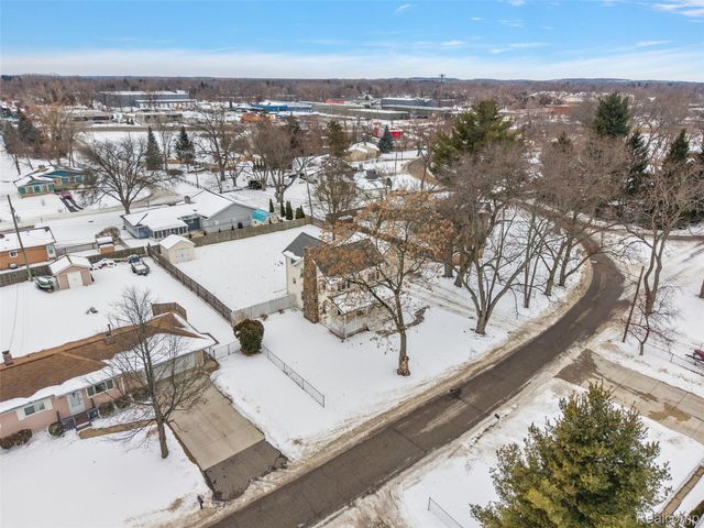 4755 Forest Avenue, Waterford Charter Township, MI 48328