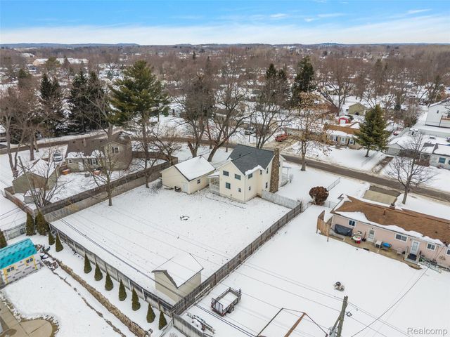 4755 Forest Avenue, Waterford Charter Township, MI 48328