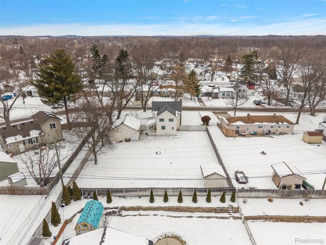 4755 Forest Avenue, Waterford Charter Township, MI 48328