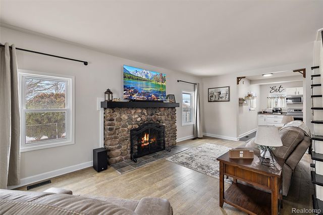 4755 Forest Avenue, Waterford Charter Township, MI 48328