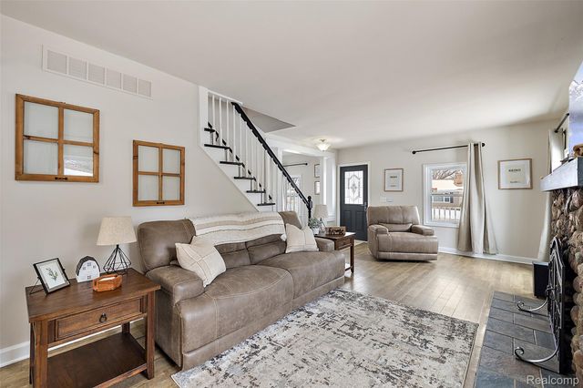 4755 Forest Avenue, Waterford Charter Township, MI 48328