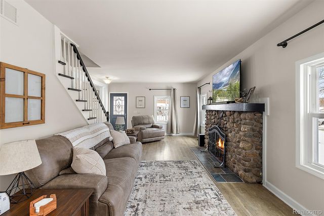 4755 Forest Avenue, Waterford Charter Township, MI 48328