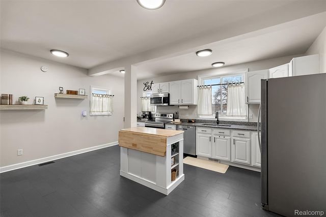 4755 Forest Avenue, Waterford Charter Township, MI 48328