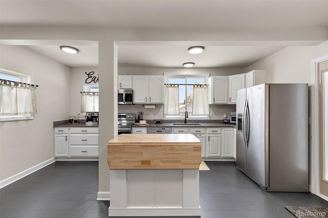 4755 Forest Avenue, Waterford Charter Township, MI 48328