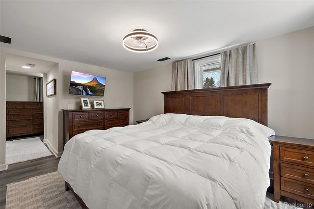 4755 Forest Avenue, Waterford Charter Township, MI 48328