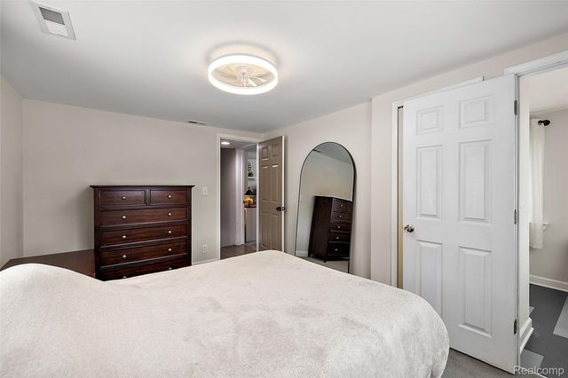 4755 Forest Avenue, Waterford Charter Township, MI 48328