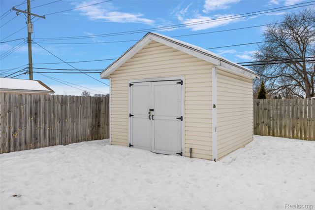 4755 Forest Avenue, Waterford Charter Township, MI 48328