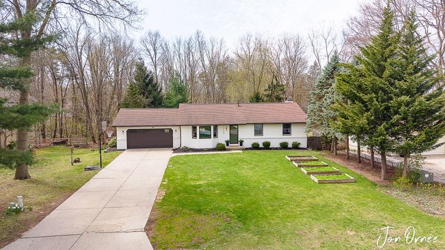 14155 Deer Cove Drive, Holland, MI 49424