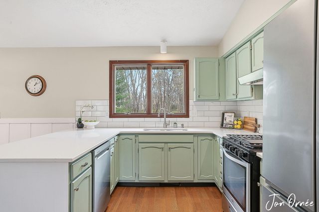 14155 Deer Cove Drive, Holland, MI 49424