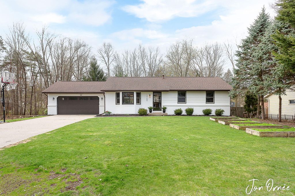 14155 Deer Cove Drive, Holland, MI 49424