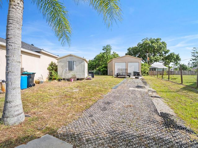 1284 Padgett Road SE, Palm Bay, FL 32909