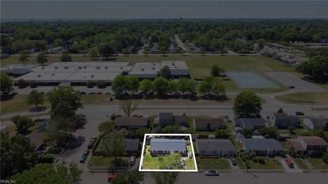1903 Demetro DR, Hampton, VA 23663