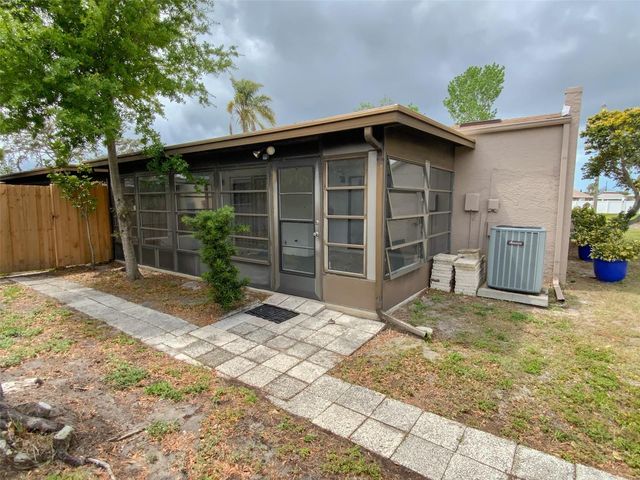 2242 PINEWOOD VILLAS DRIVE, Holiday, FL 34691
