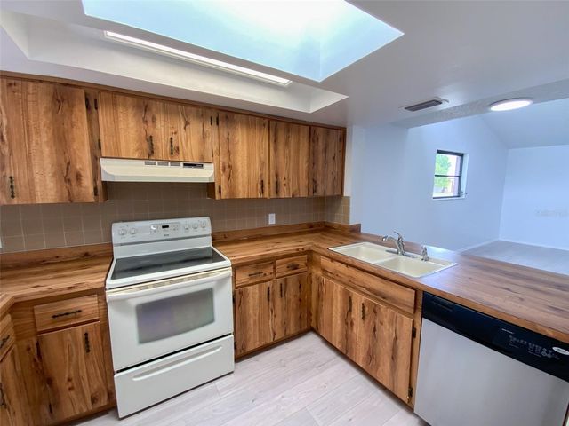2242 PINEWOOD VILLAS DRIVE, Holiday, FL 34691