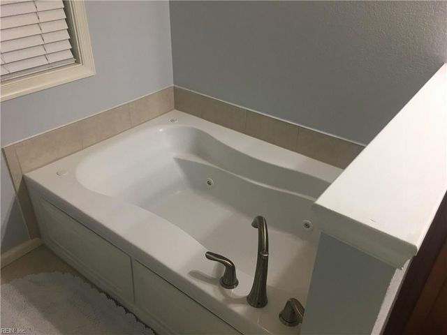 2221 Berrie CIR E, Virginia Beach, VA 23455