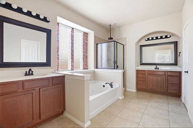 560 Vickie Street, Crowley, TX 76036