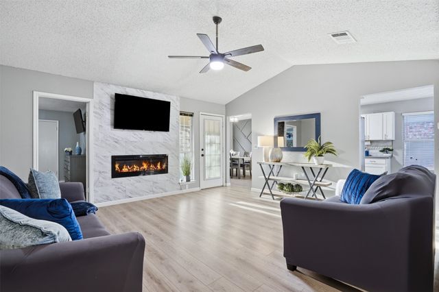 6305 Longmont Trail, Fort Worth, TX 76179