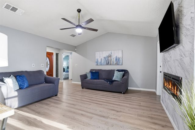 6305 Longmont Trail, Fort Worth, TX 76179