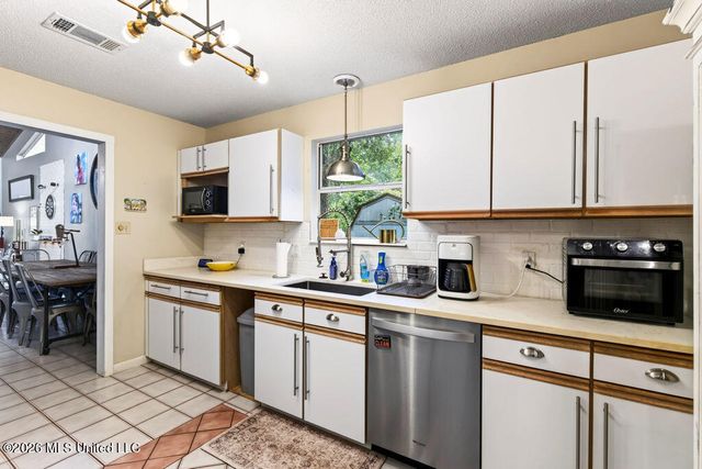 6553 Alakoko Drive, Diamondhead, MS 39525