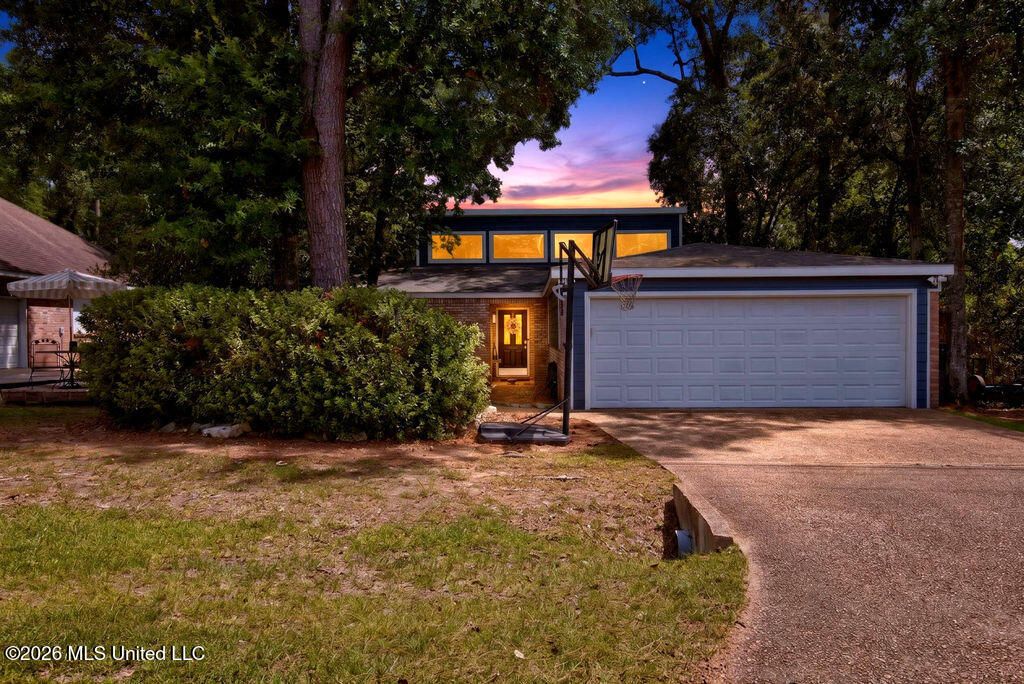 6553 Alakoko Drive, Diamondhead, MS 39525