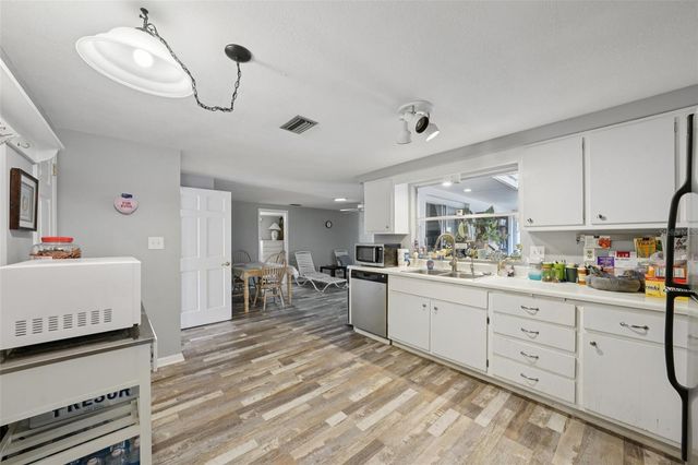 907 S FLORIDA AVENUE, Tarpon Springs, FL 34689