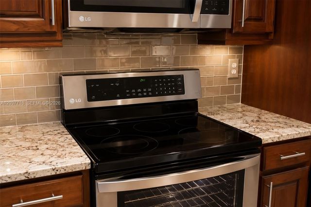 5062 NW 41st Place, Lauderdale Lakes, FL 33319