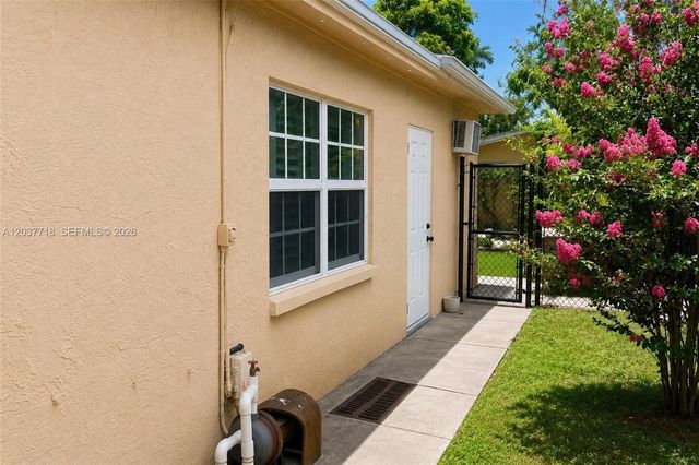 5062 NW 41st Place, Lauderdale Lakes, FL 33319