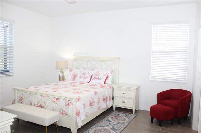 2261 Avocado LN, Naples, FL 34120