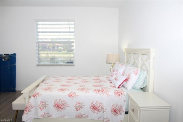 2261 Avocado LN, Naples, FL 34120