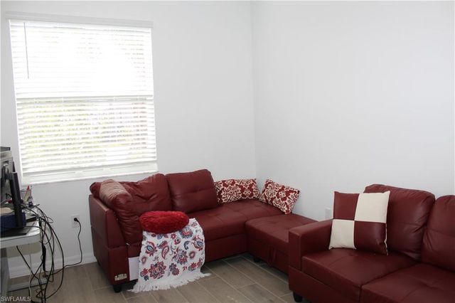 2261 Avocado LN, Naples, FL 34120