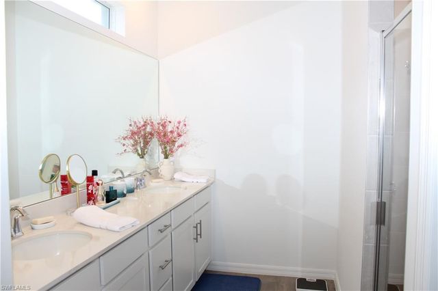 2261 Avocado LN, Naples, FL 34120