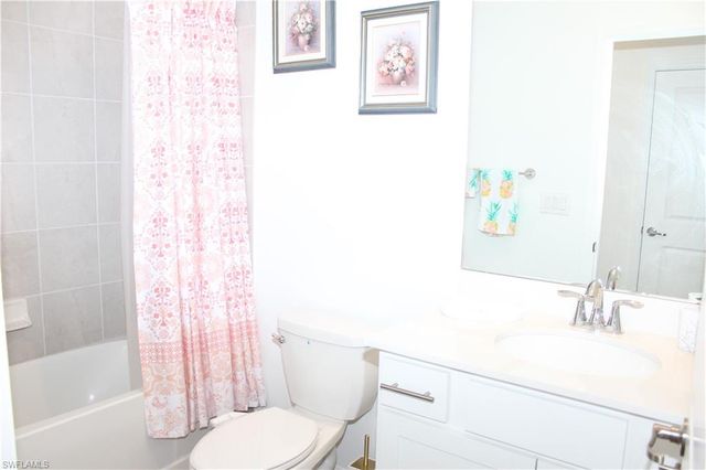 2261 Avocado LN, Naples, FL 34120