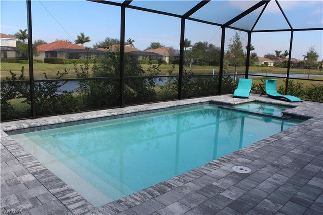 2261 Avocado LN, Naples, FL 34120