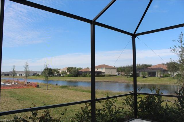 2261 Avocado LN, Naples, FL 34120