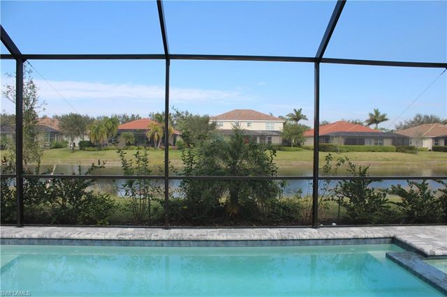 2261 Avocado LN, Naples, FL 34120