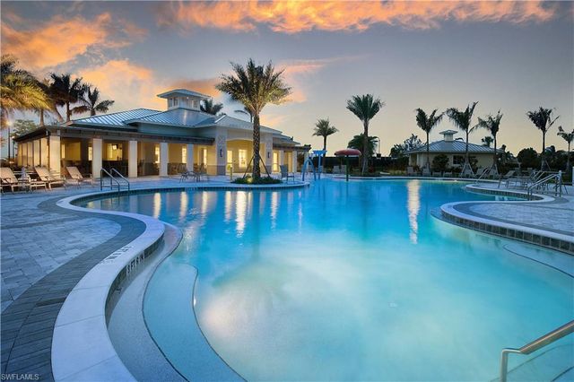 2261 Avocado LN, Naples, FL 34120