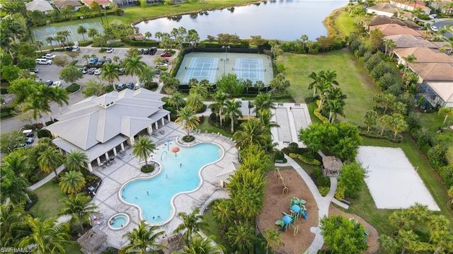 2261 Avocado LN, Naples, FL 34120