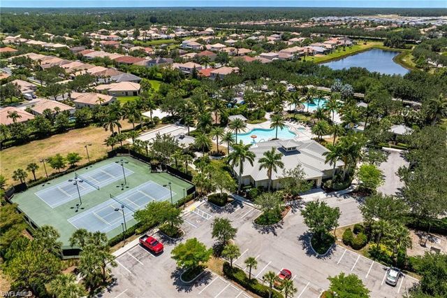 2261 Avocado LN, Naples, FL 34120