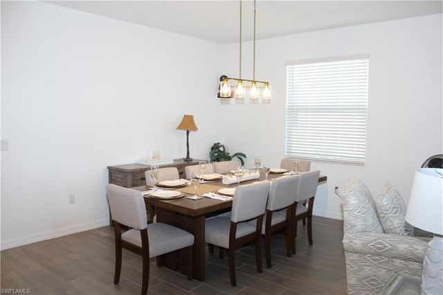 2261 Avocado LN, Naples, FL 34120