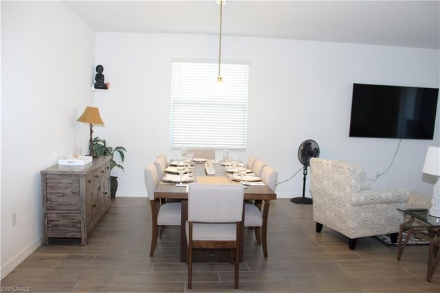 2261 Avocado LN, Naples, FL 34120