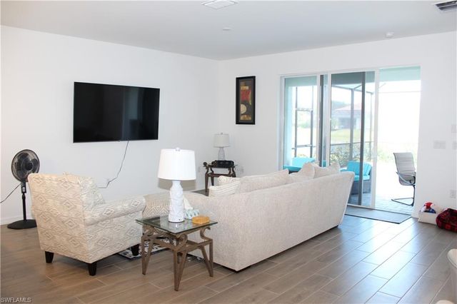 2261 Avocado LN, Naples, FL 34120