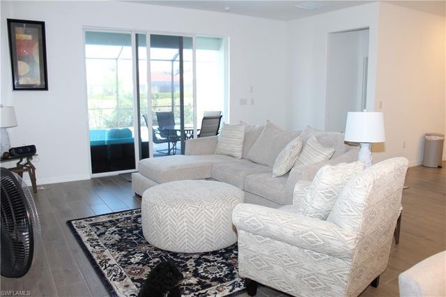 2261 Avocado LN, Naples, FL 34120