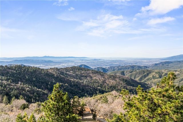 1944 Willow, Running Springs, CA 92382