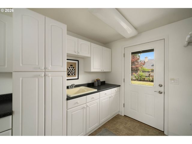 5749 Ne HARVEST St, Hillsboro, OR 97124