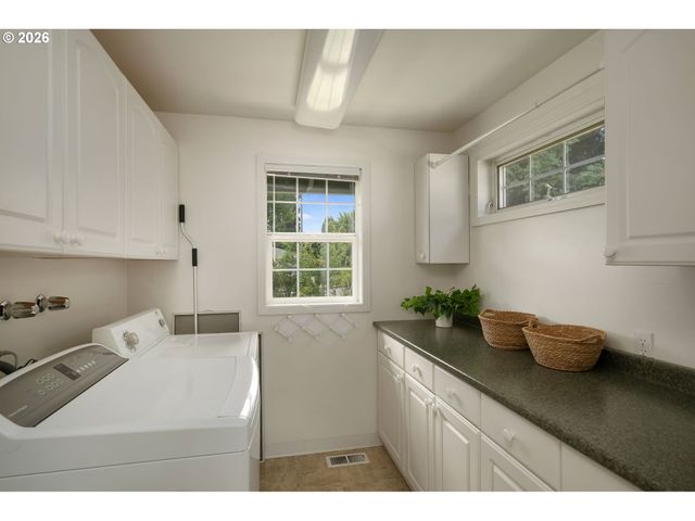 5749 Ne HARVEST St, Hillsboro, OR 97124
