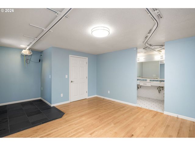 5749 Ne HARVEST St, Hillsboro, OR 97124