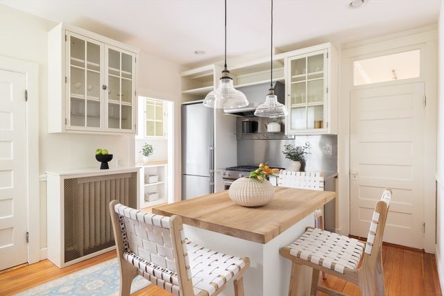 255 Walnut St B, Brookline, MA 02445